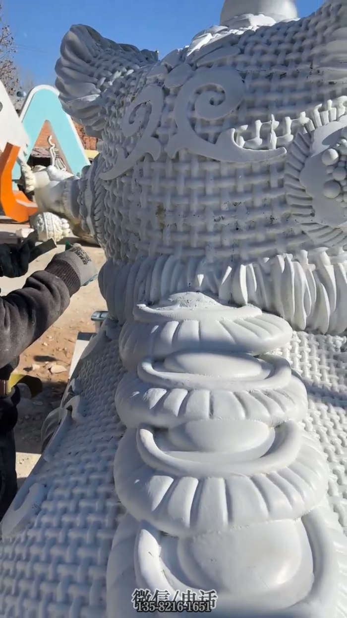 精修舞獅子雕塑，需要填補(bǔ)縫隙空洞等